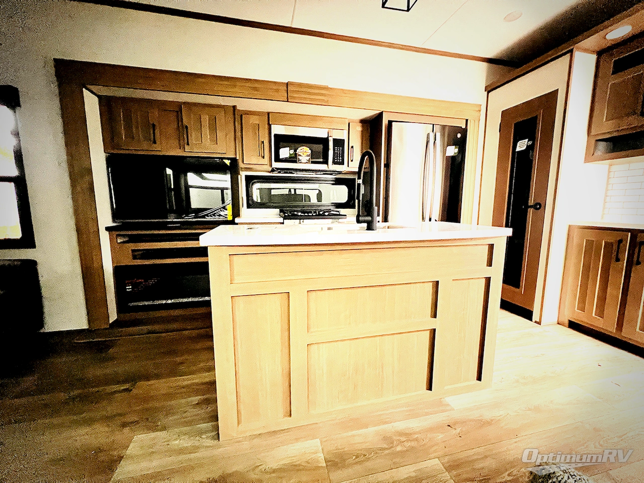 2025 KZ Durango 341RPT Photo 9