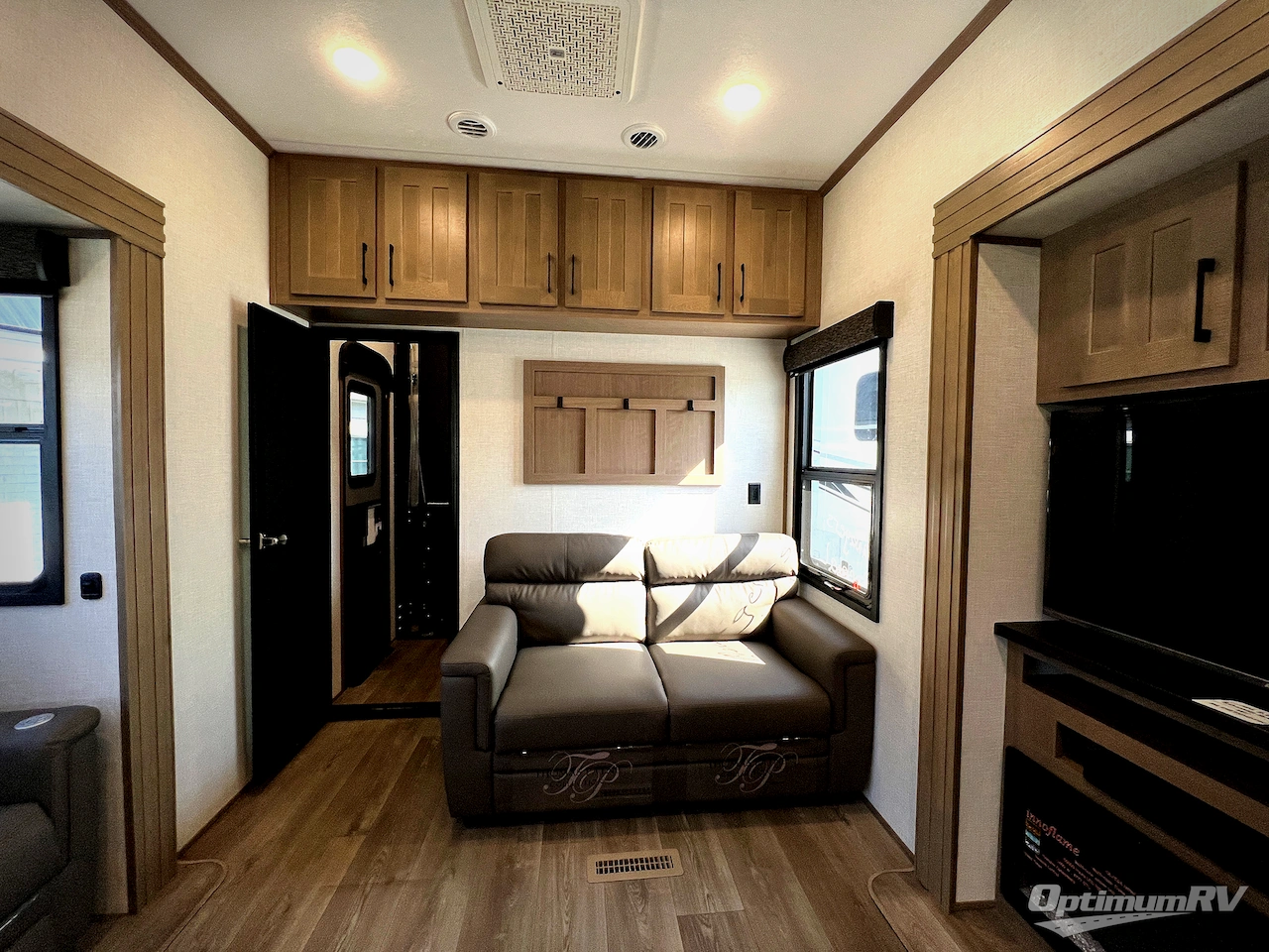 2025 KZ Durango D341RPT Photo 6