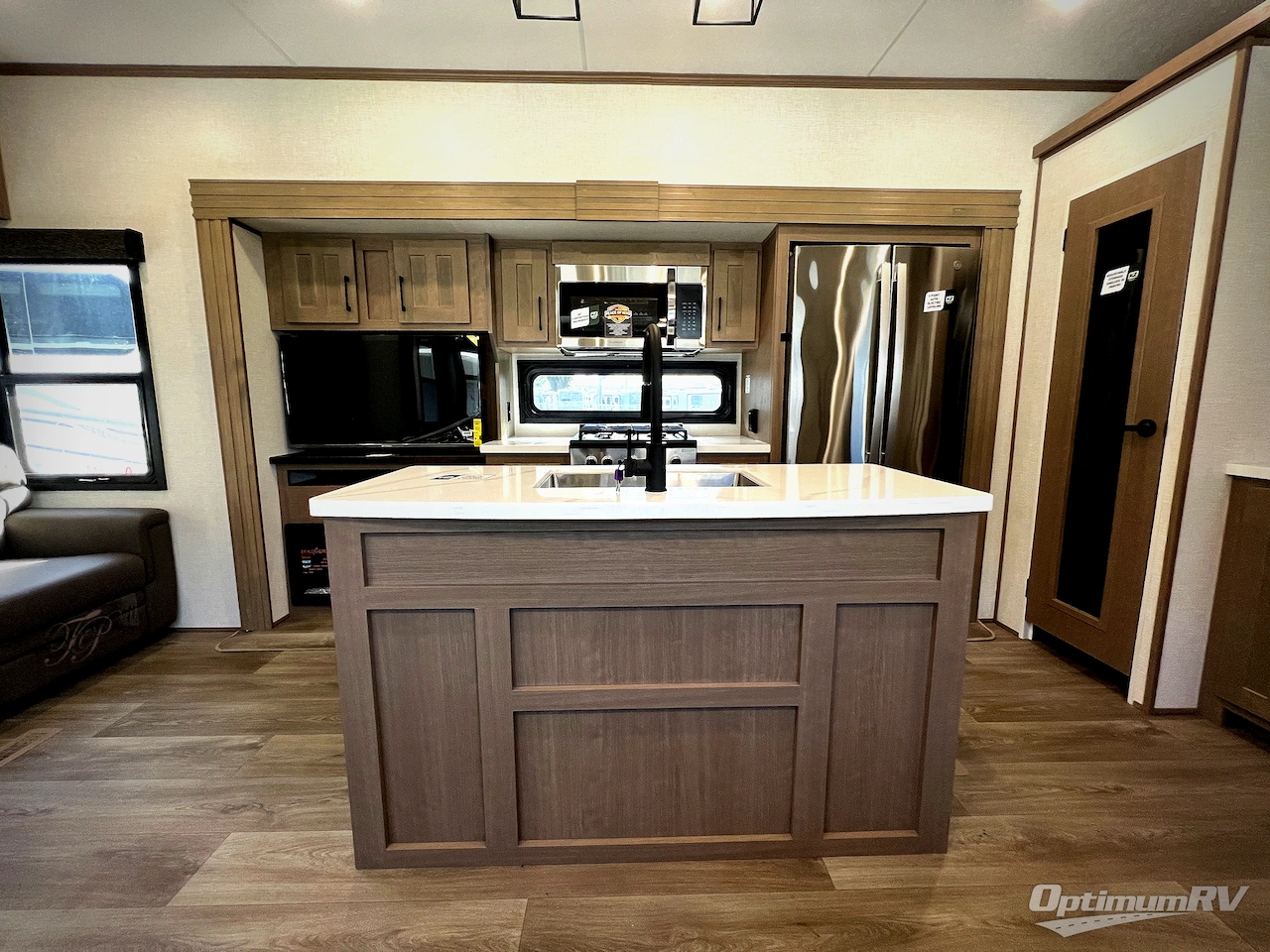 2025 KZ Durango D341RPT Photo 10