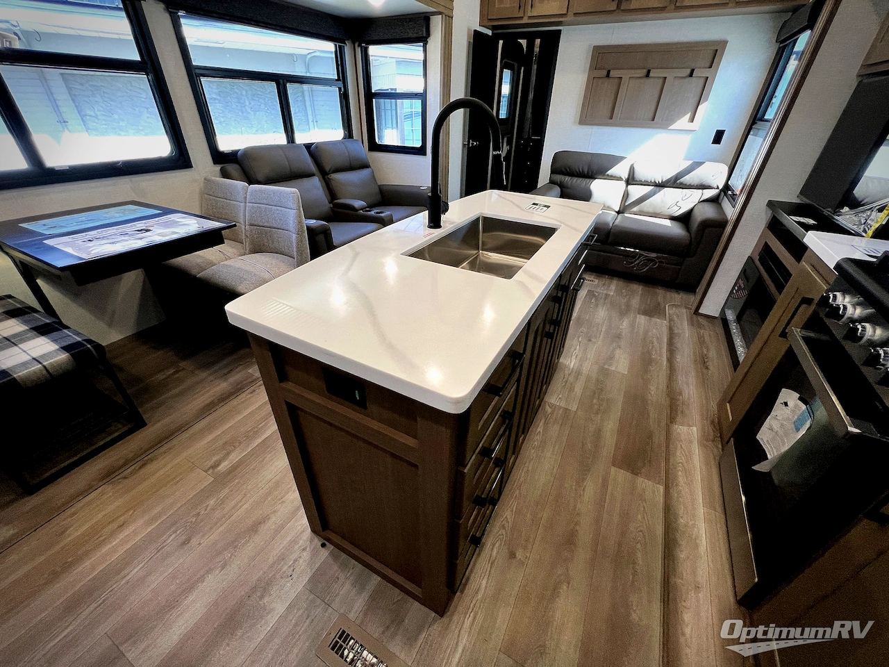 2025 KZ Durango D341RPT Photo 11