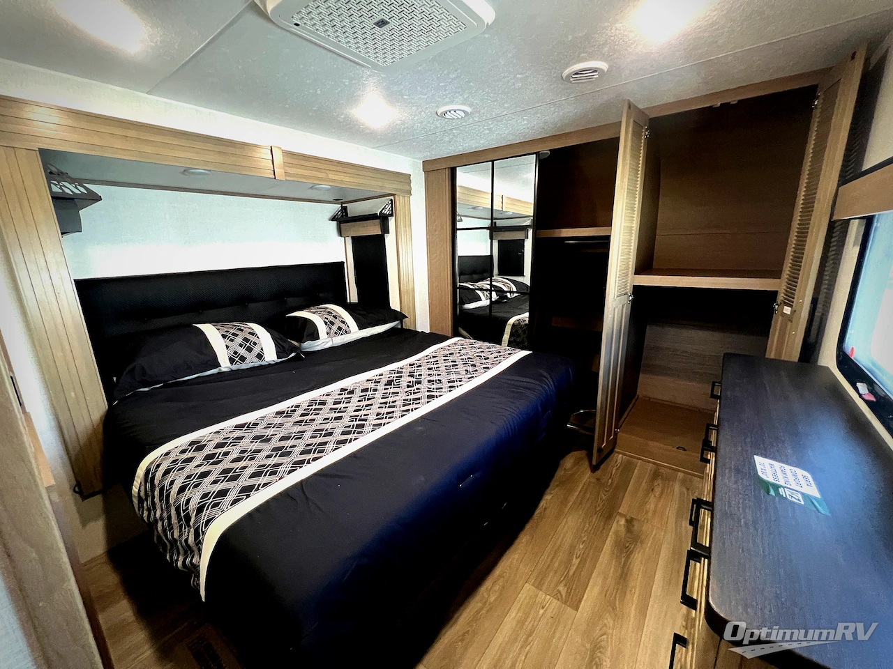 2025 KZ Durango D341RPT Photo 17
