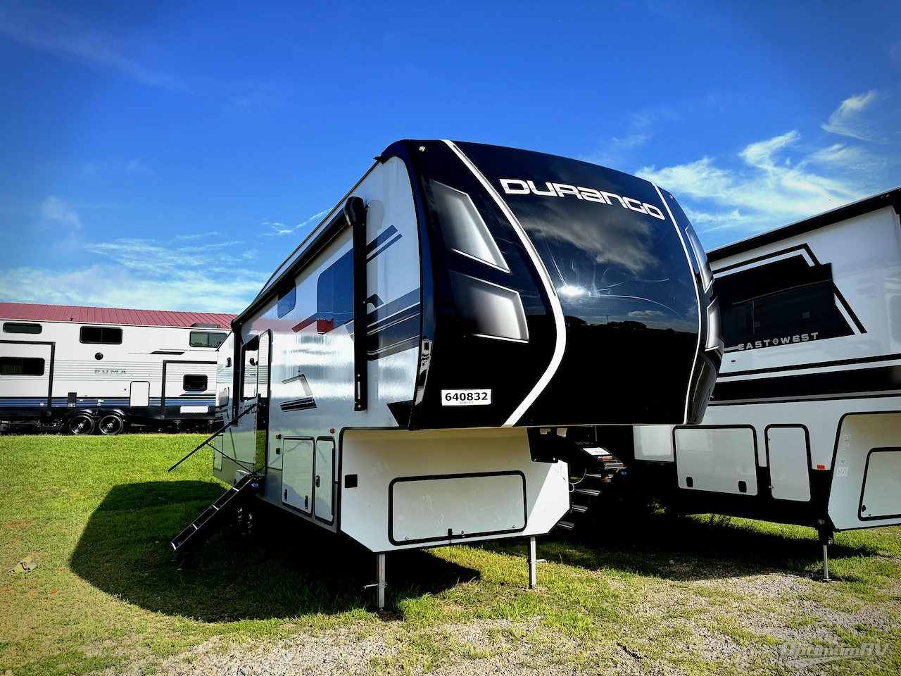 2026 KZ Durango 301RLT Photo 17