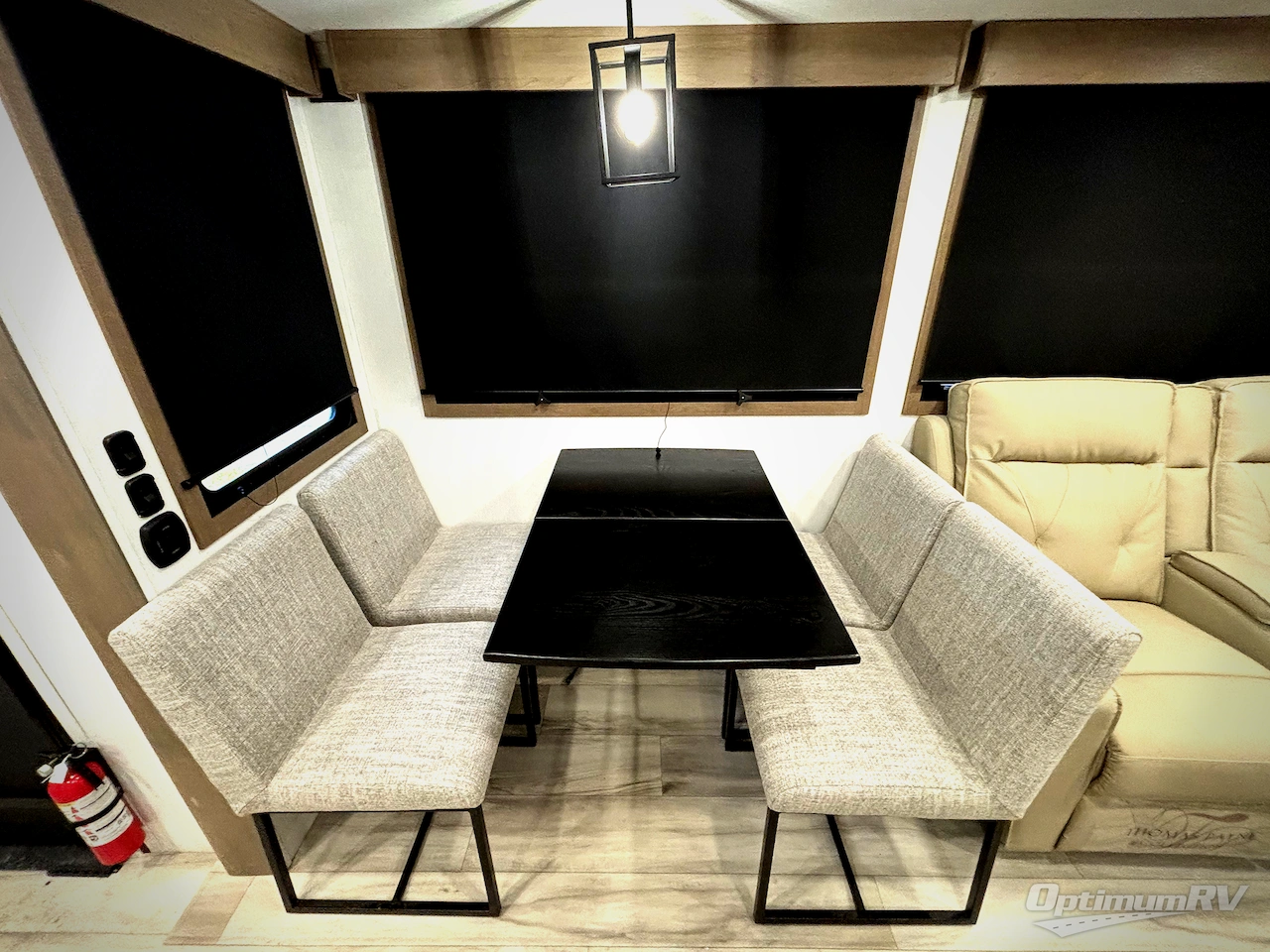 2026 KZ Durango D301RLT Photo 17