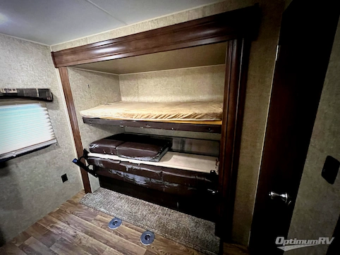 2016 Venture SportTrek 327VIK RV Photo 2