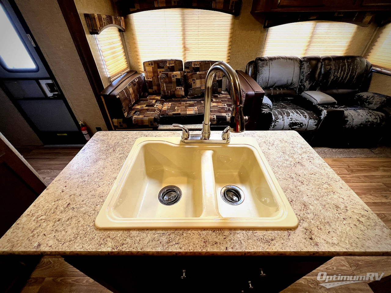 2016 Venture SportTrek 327VIK Photo 14