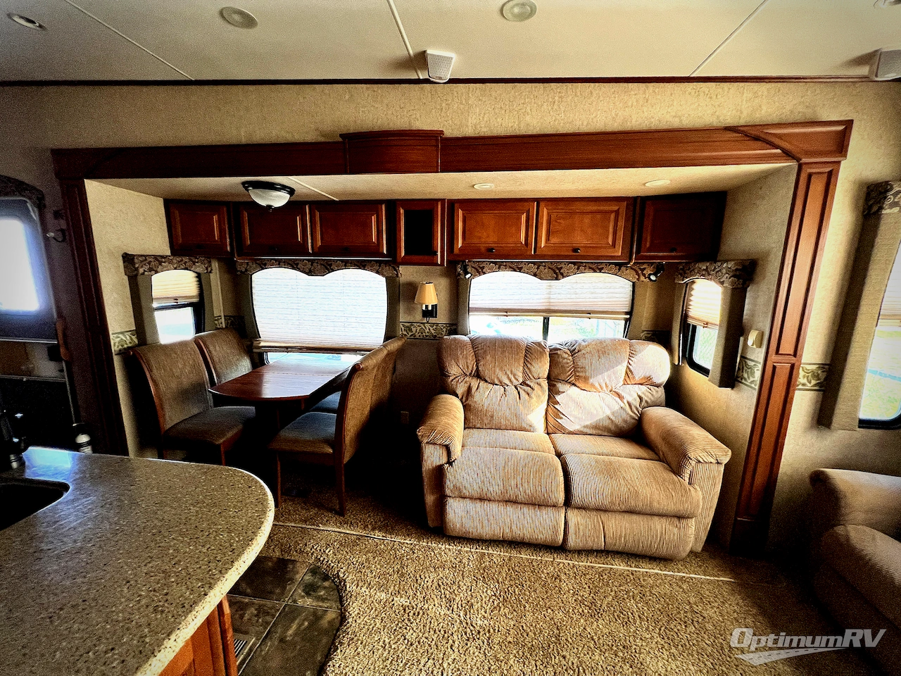 2011 Heartland Bighorn 3455RL Photo 4