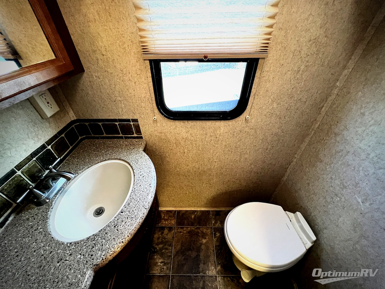 2011 Heartland Bighorn 3455RL Photo 15