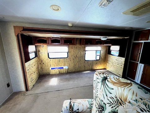 2010 Forest River Rockwood Signature Ultra Lite 8315BSS RV Photo 4