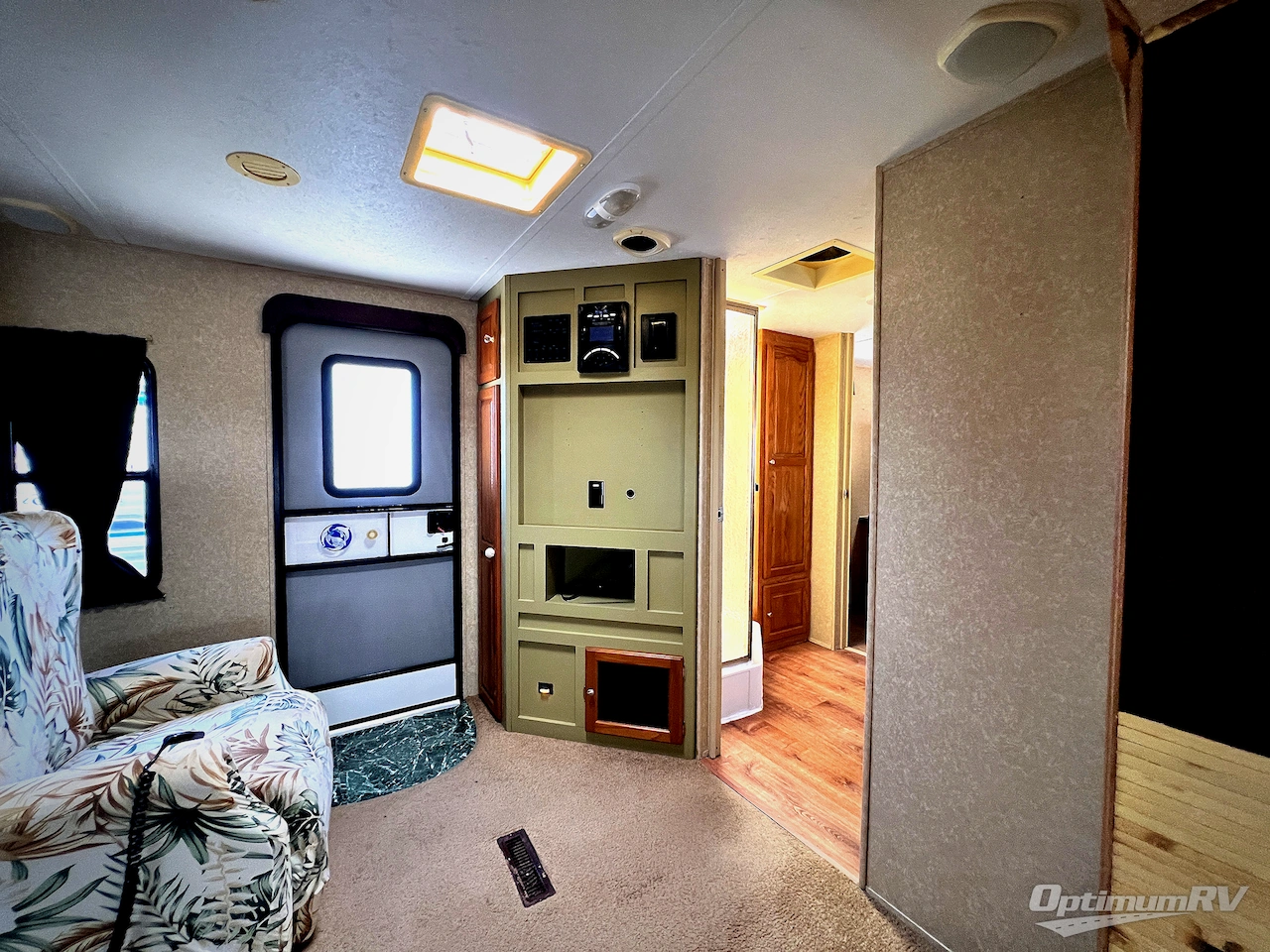 2010 Forest River Rockwood Signature Ultra Lite 8315BSS Photo 11