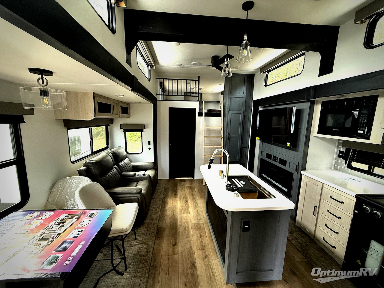 2026 Palomino Puma Destination 421LFT Photo 4