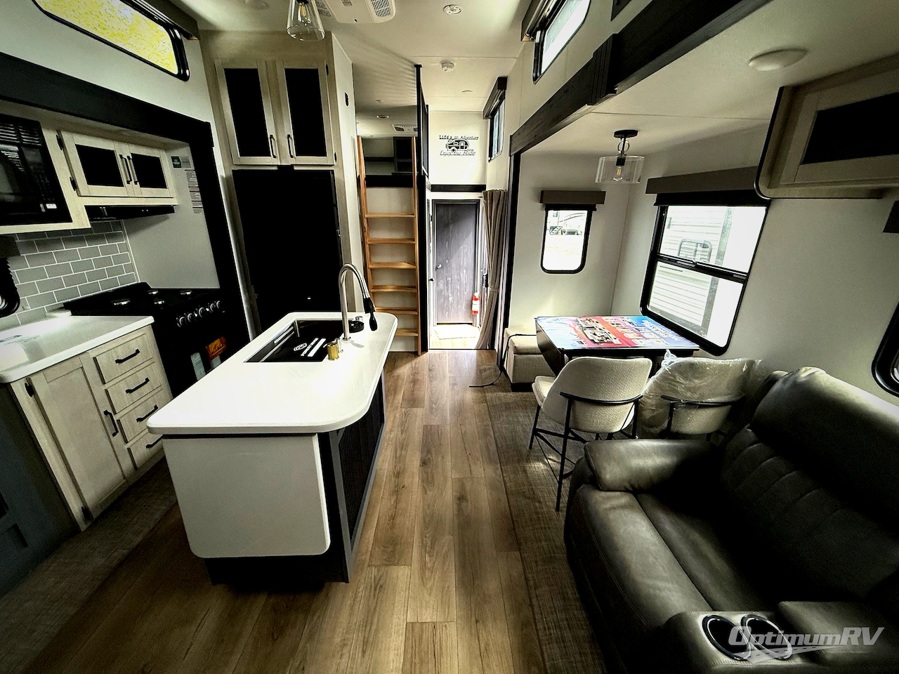 2026 Palomino Puma Destination 421LFT Photo 5
