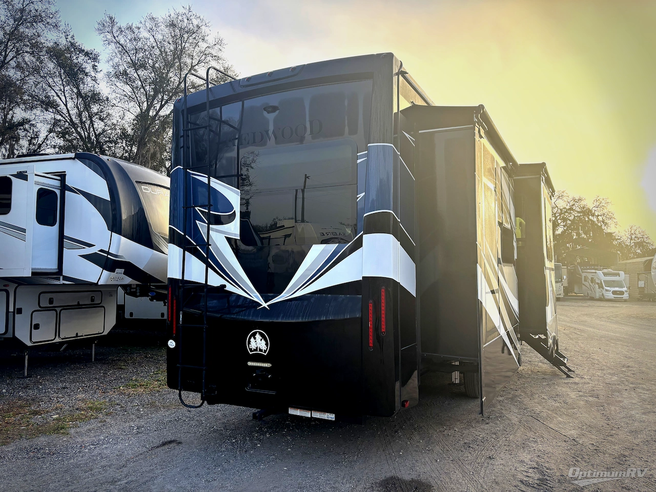 2021 Redwood Redwood 4001LK Photo 2