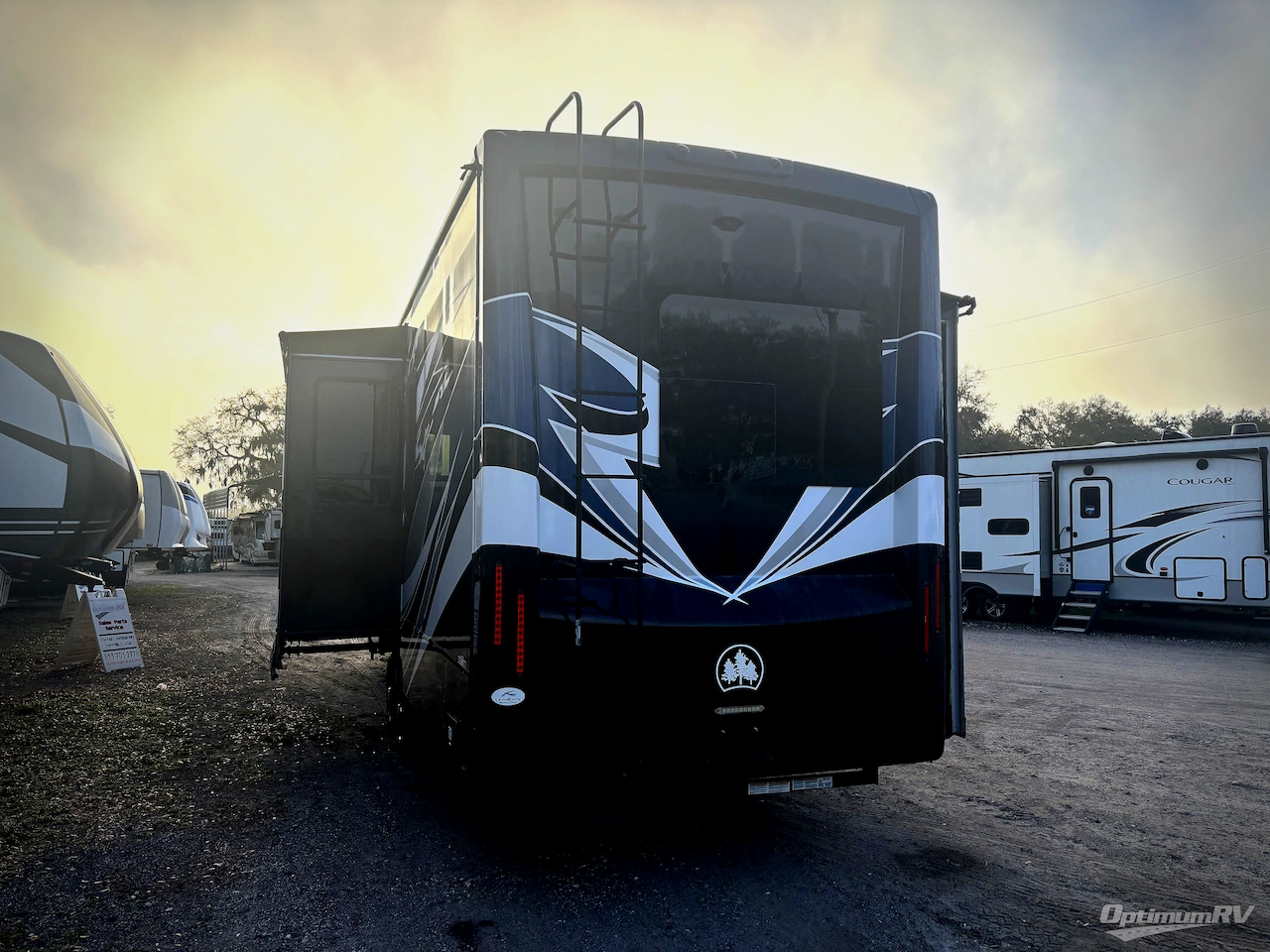 2021 Redwood Redwood 4001LK Photo 3