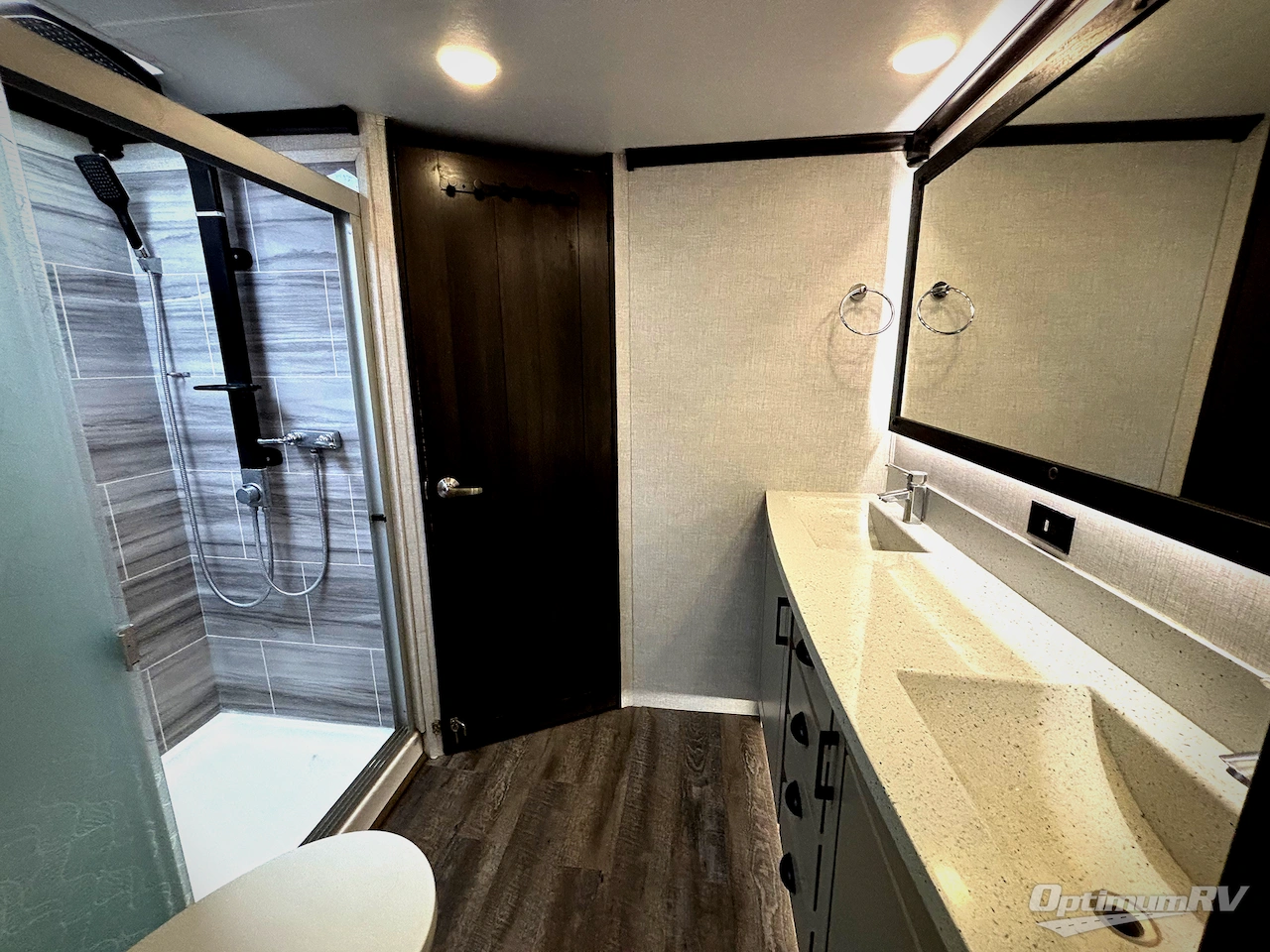 2021 Redwood Redwood 4001LK Photo 8