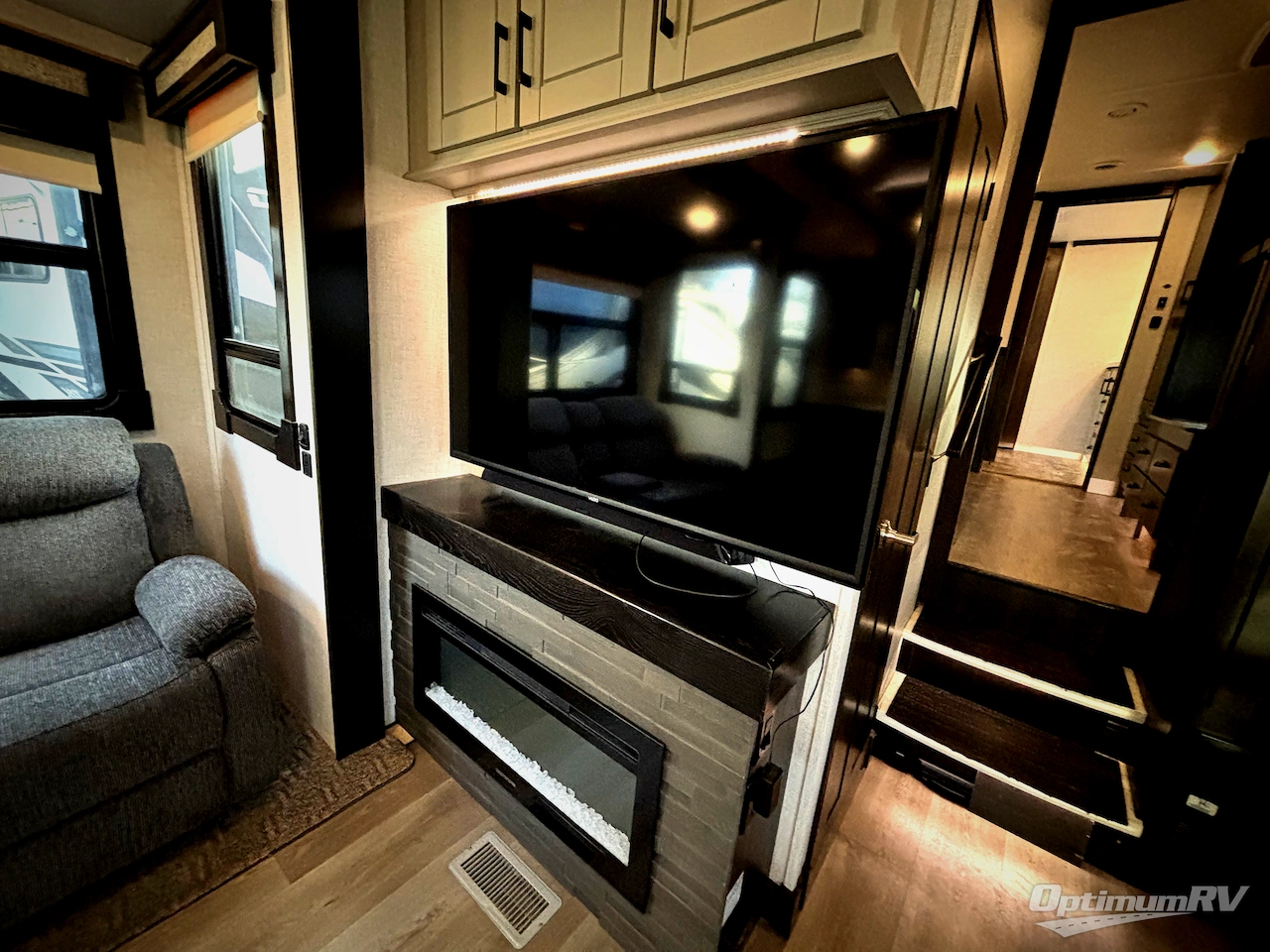 2021 Redwood Redwood 4001LK Photo 16