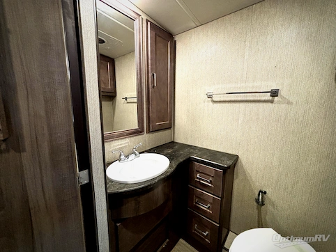 2022 Winnebago Adventurer 36Z RV Photo 3