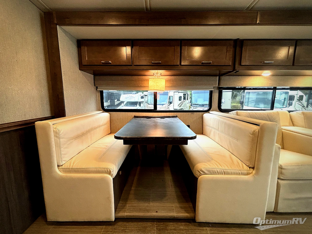 2022 Winnebago Adventurer 36Z Photo 11