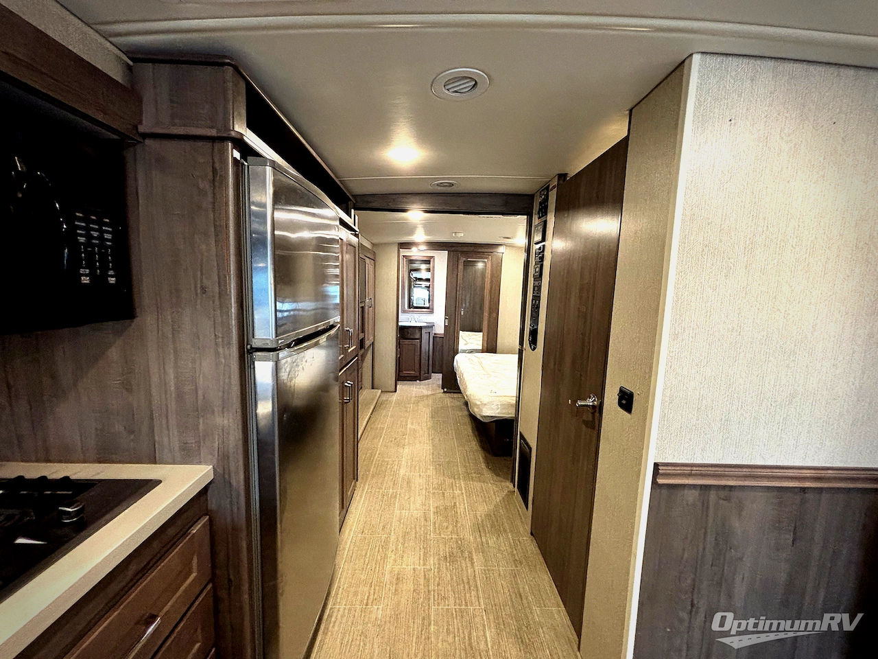 2022 Winnebago Adventurer 36Z Photo 12