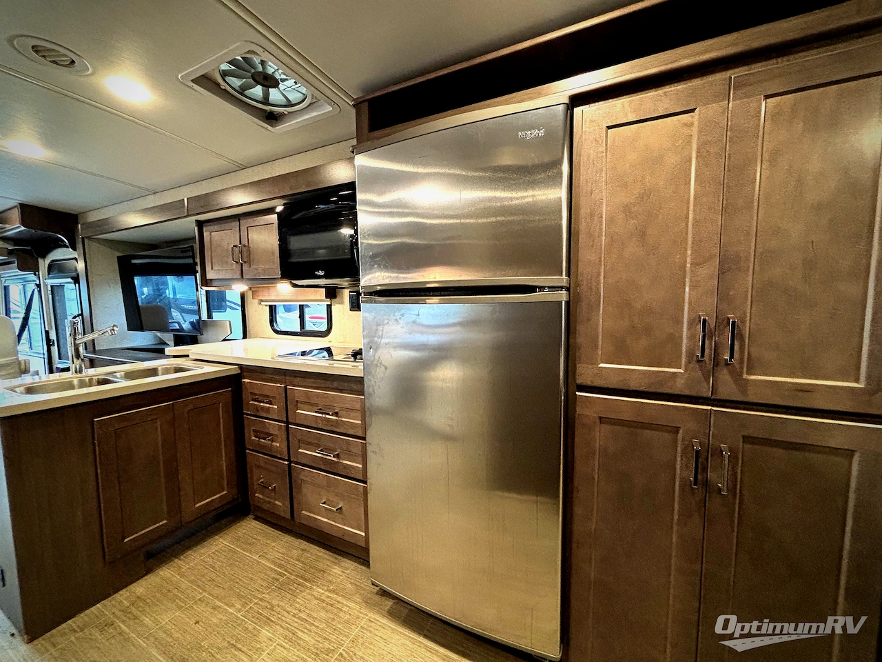2022 Winnebago Adventurer 36Z Photo 20