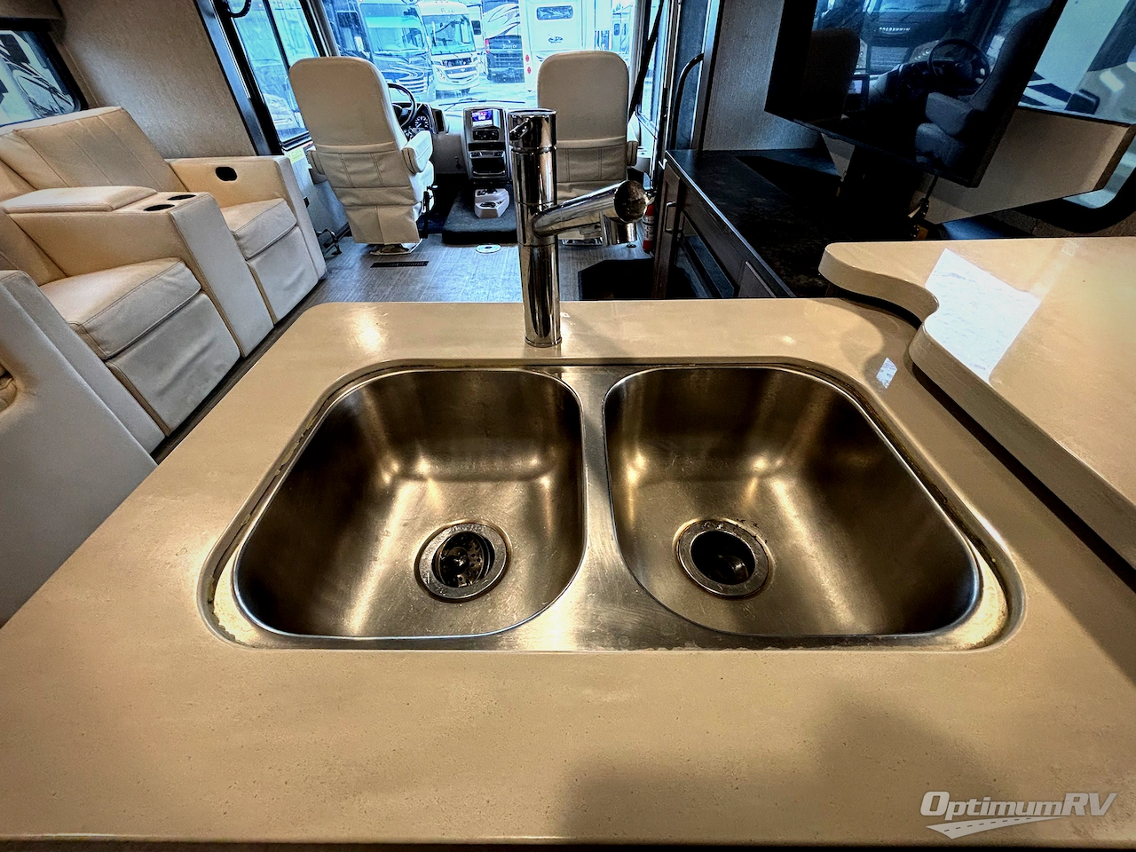 2022 Winnebago Adventurer 36Z Photo 22