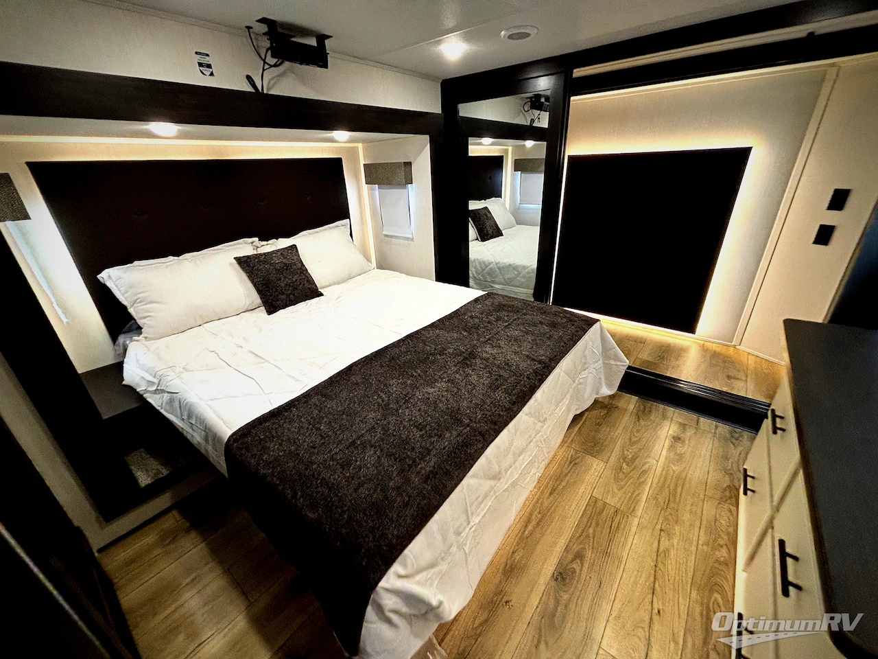 2026 Forest River Sabre 36FLX Photo 9