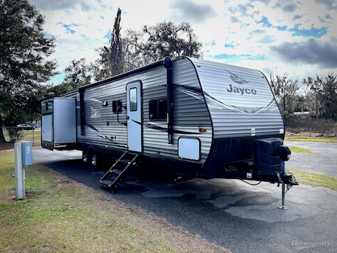 Used 2021 Jayco Jay Flight 32TSBH Featured Photo