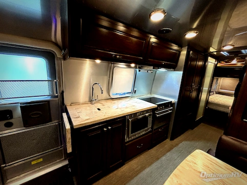 2017 Airstream Classic 30 RV Photo 3
