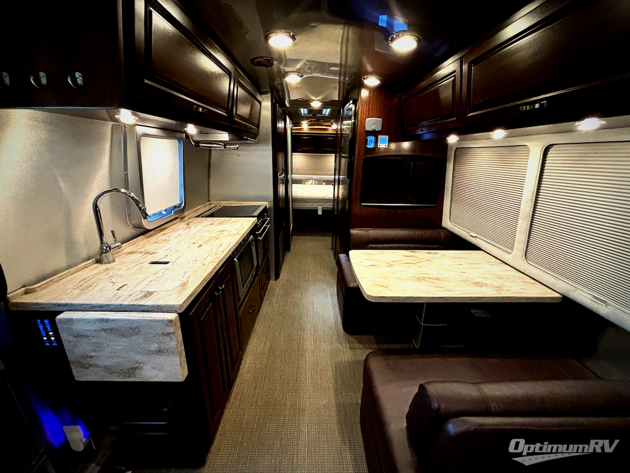 2017 Airstream Classic 30 Photo 4