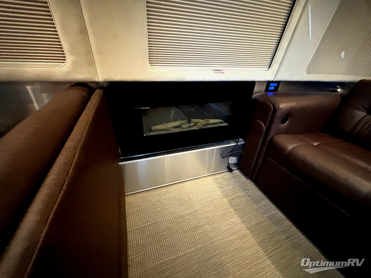 2017 Airstream Classic 30 Photo 8