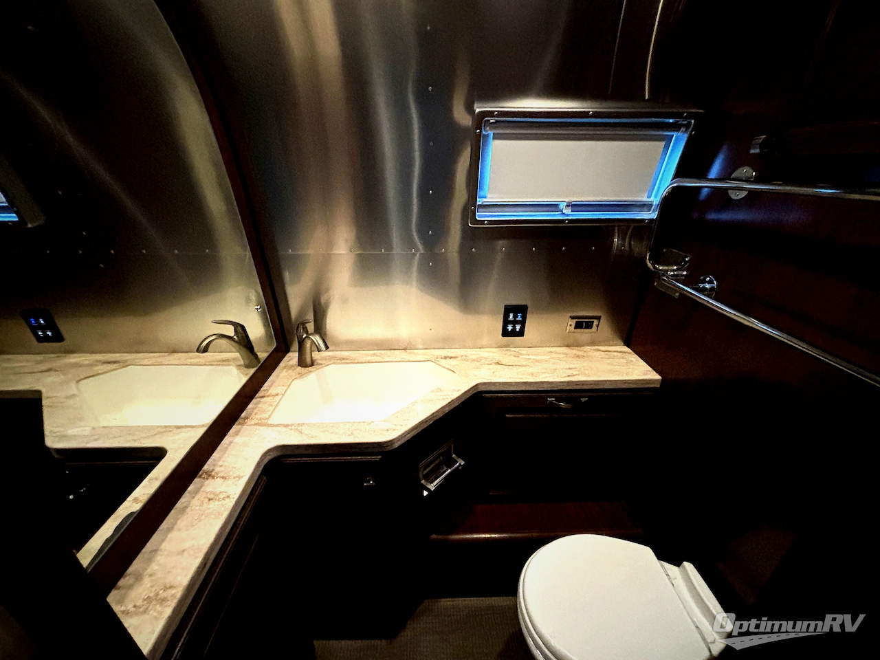 2017 Airstream Classic 30 Photo 13