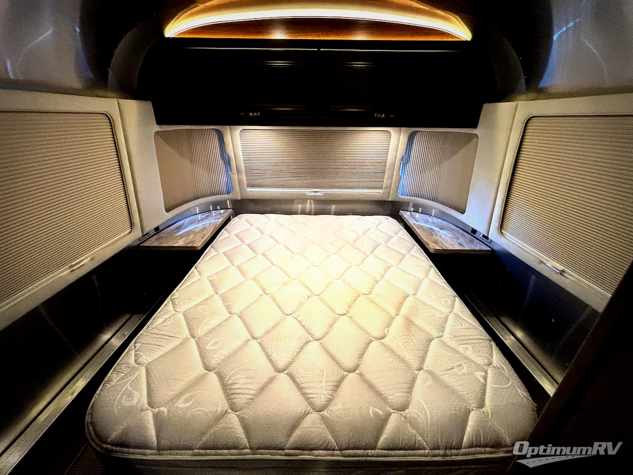 2017 Airstream Classic 30 Photo 15