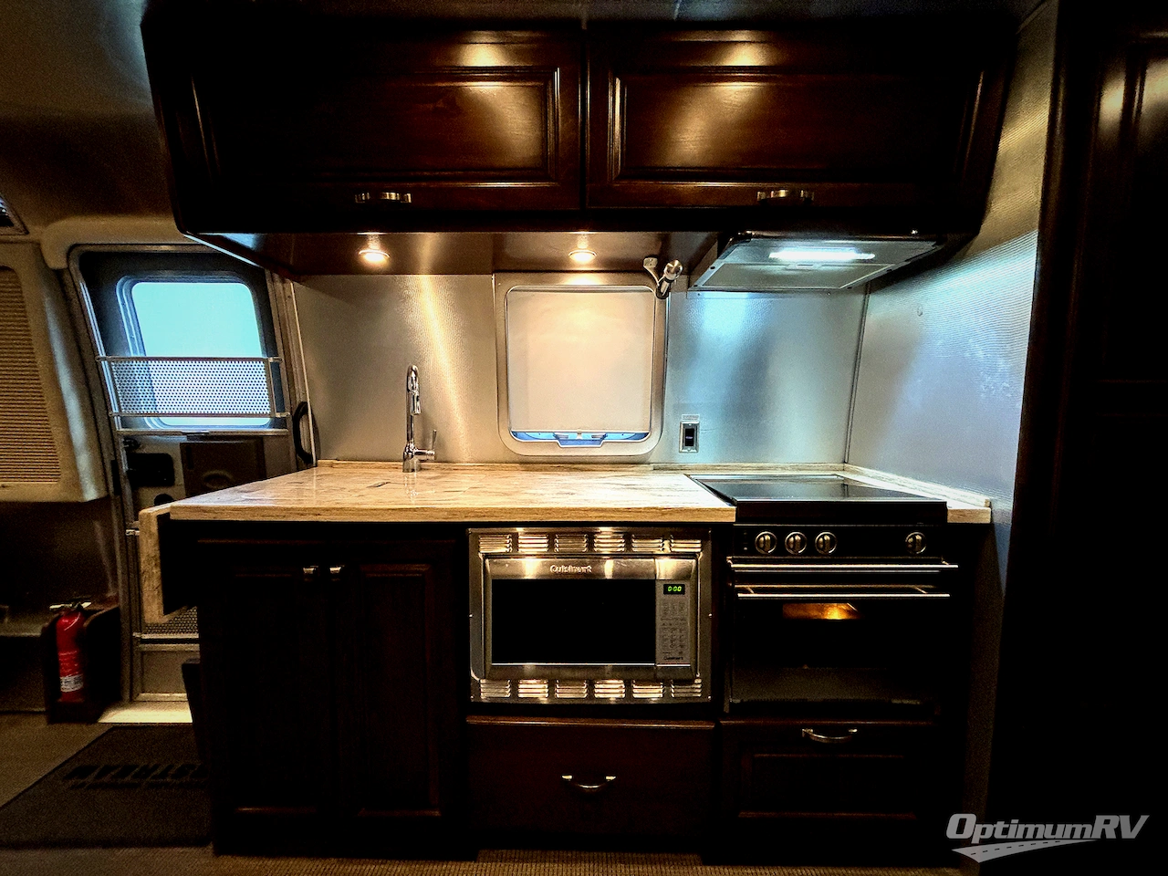 2017 Airstream Classic 30 Photo 6