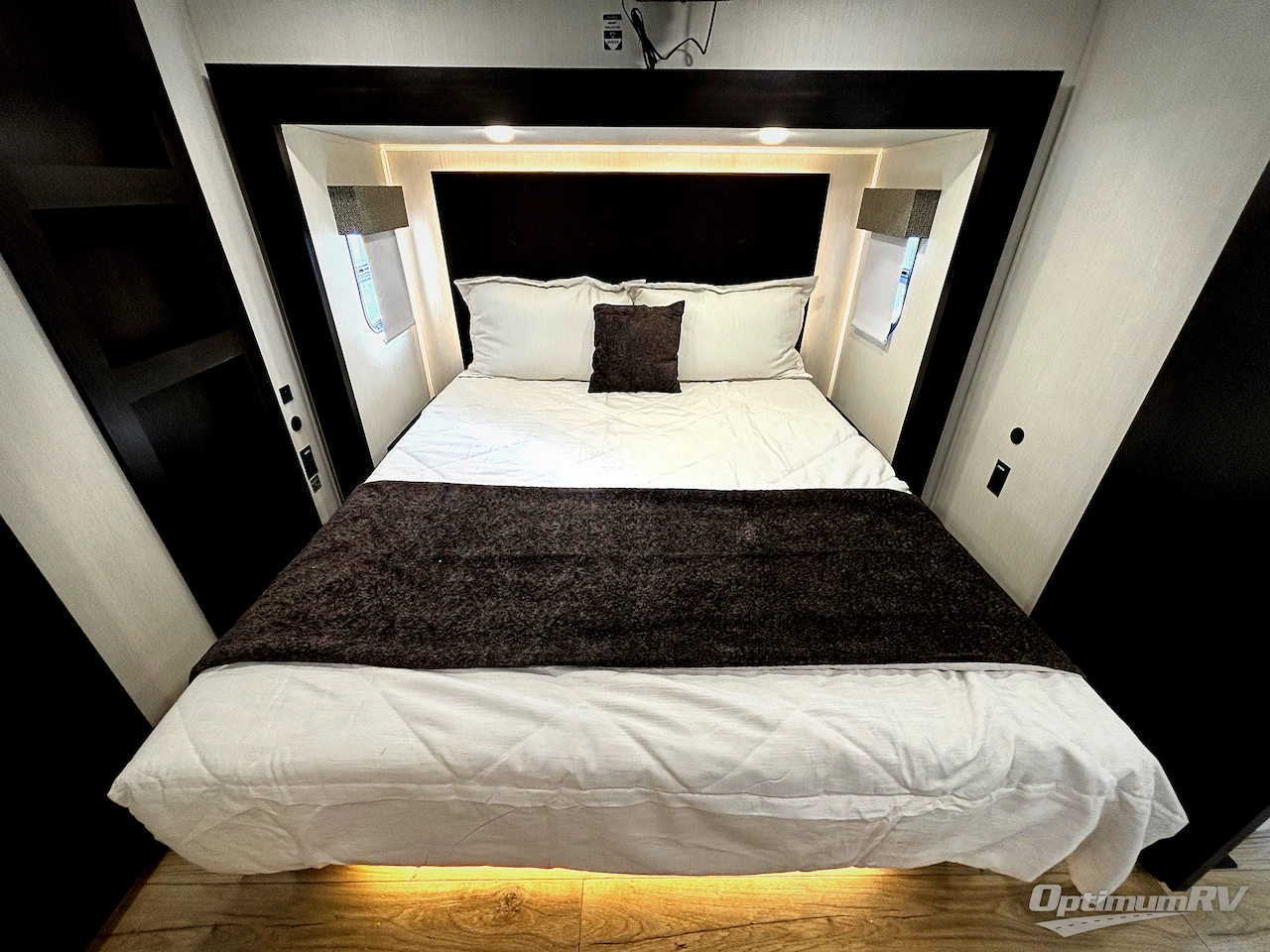 2026 Forest River Cherokee Sabre 36EST Photo 13