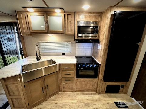 2024 Gulf Stream Kingsport Supreme Series 36FRSG RV Photo 2