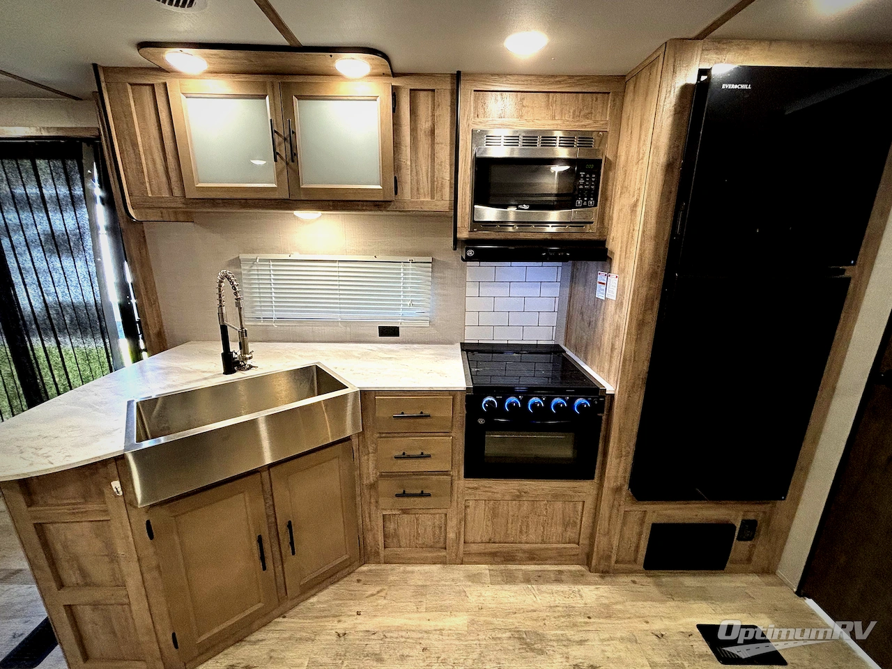 2024 Gulf Stream Kingsport Supreme Series 36FRSG Photo 6