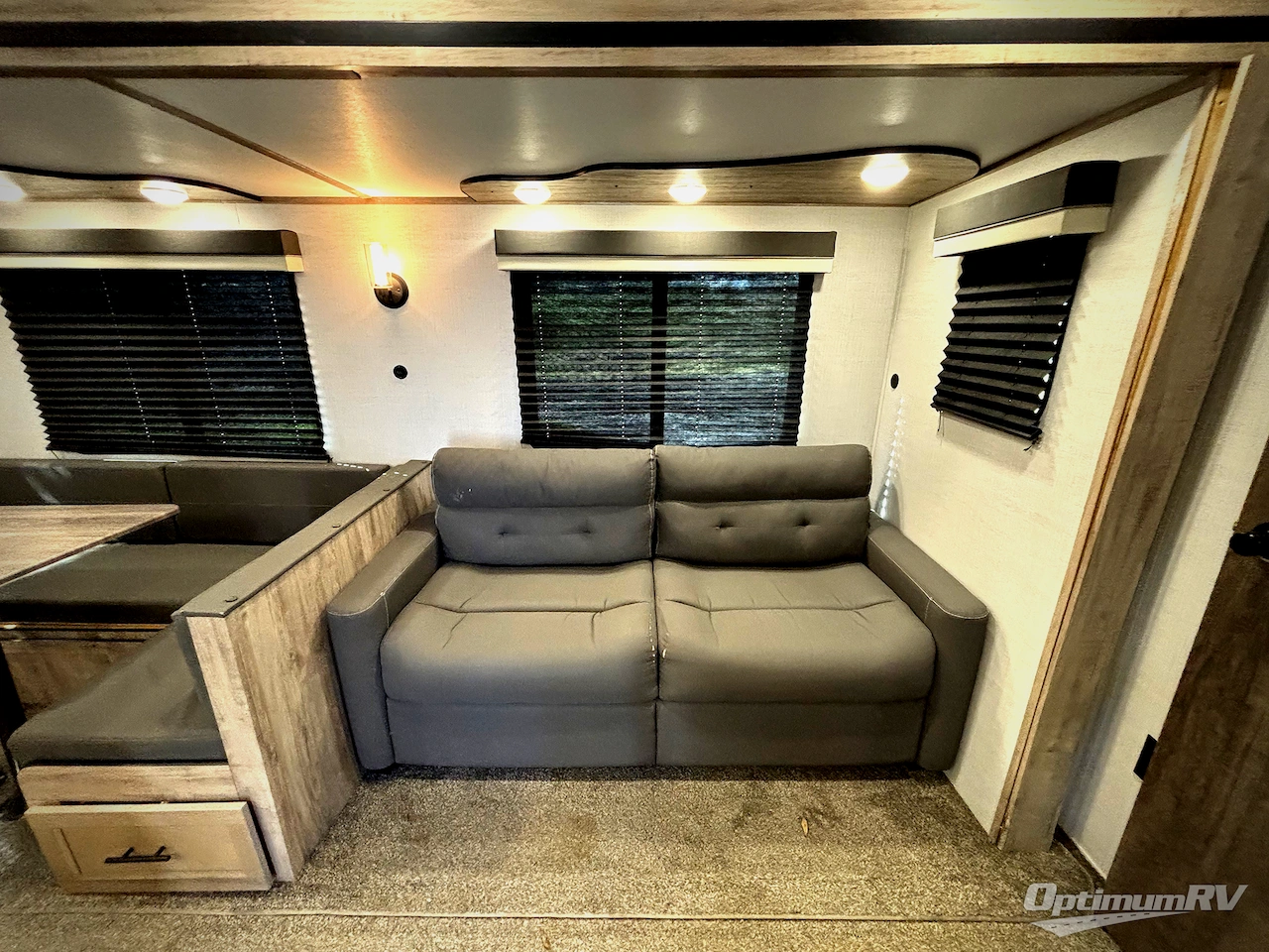 2024 Gulf Stream Kingsport Supreme Series 36FRSG Photo 10