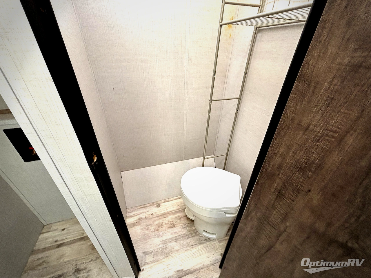 2024 Gulf Stream Kingsport Supreme Series 36FRSG Photo 15