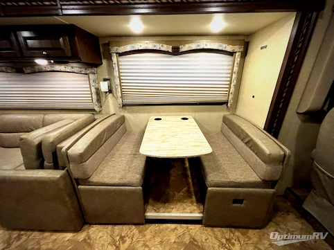 2017 Thor Windsport 35M RV Photo 3
