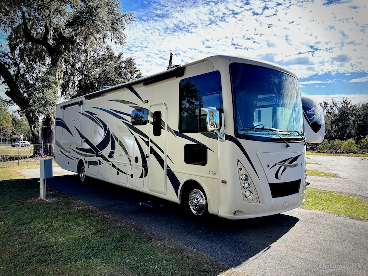 2017 Thor Windsport 35M RV Photo 1