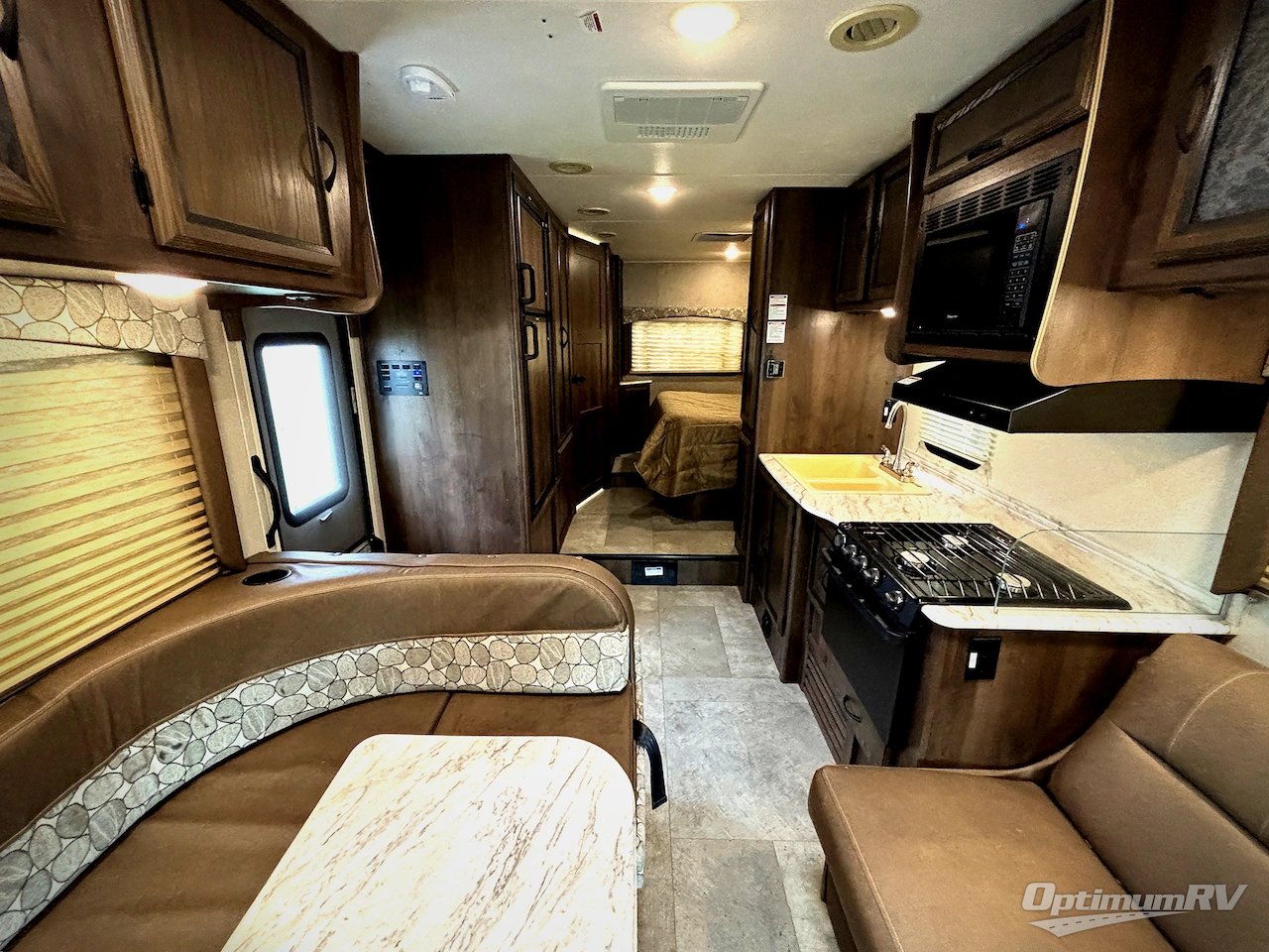 2018 Coachmen Freelander 26RS Chevy 4500 Photo 4