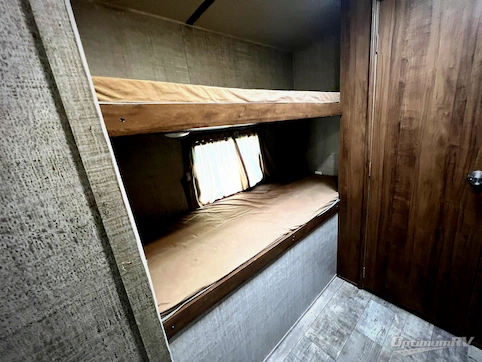 2020 Gulf Stream Kingsport 301TB RV Photo 4