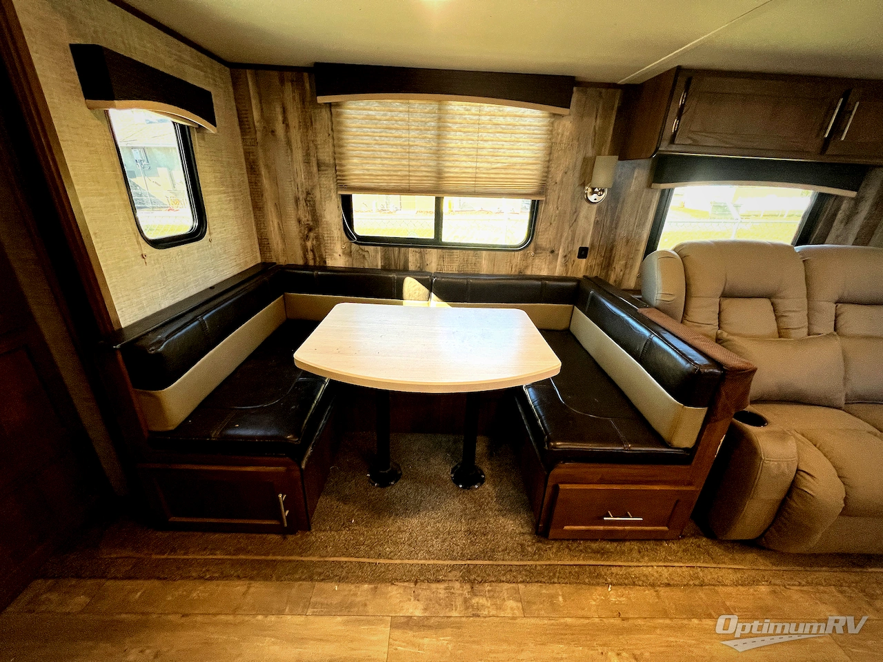 2020 Gulf Stream Kingsport 301TB Photo 8