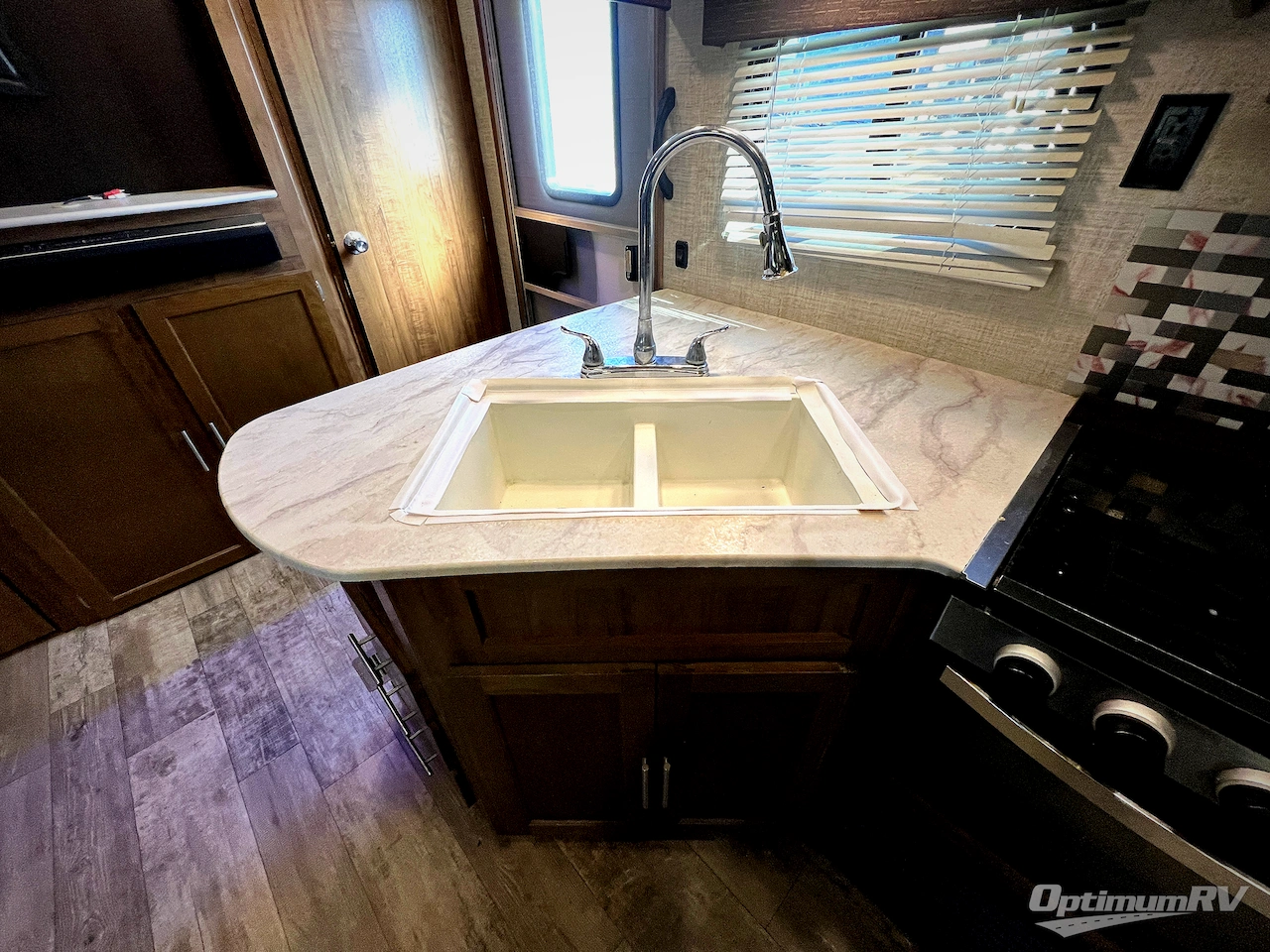 2020 Gulf Stream Kingsport 301TB Photo 10