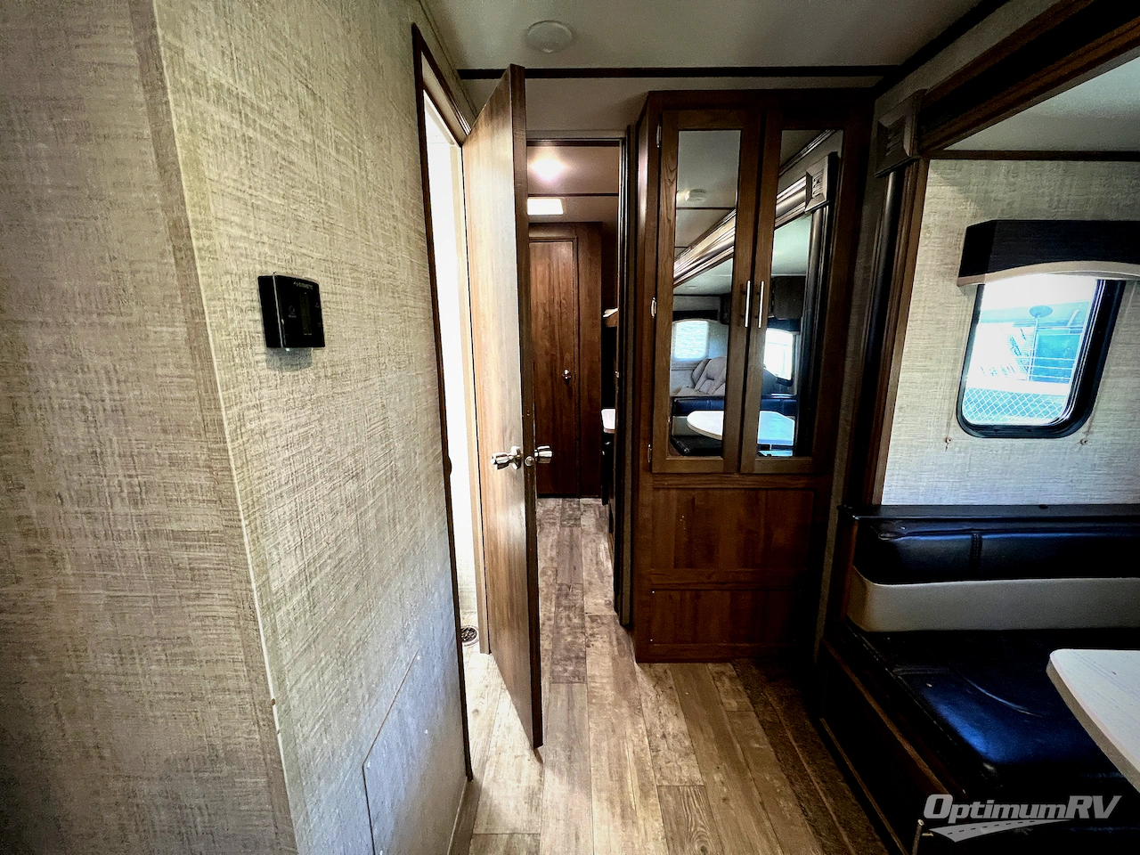 2020 Gulf Stream Kingsport 301TB Photo 14