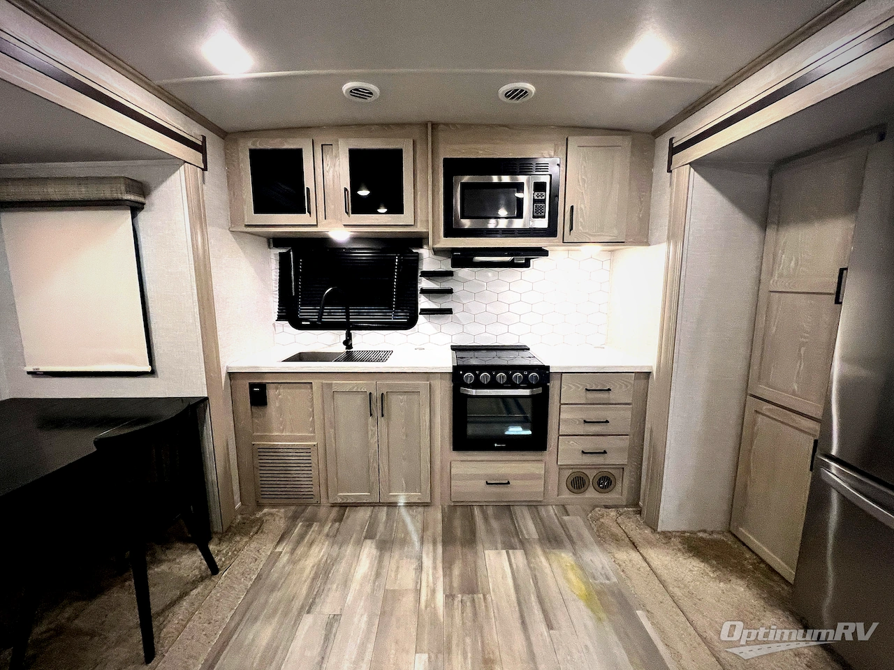 2021 Forest River Flagstaff Classic 832RKSB Photo 4