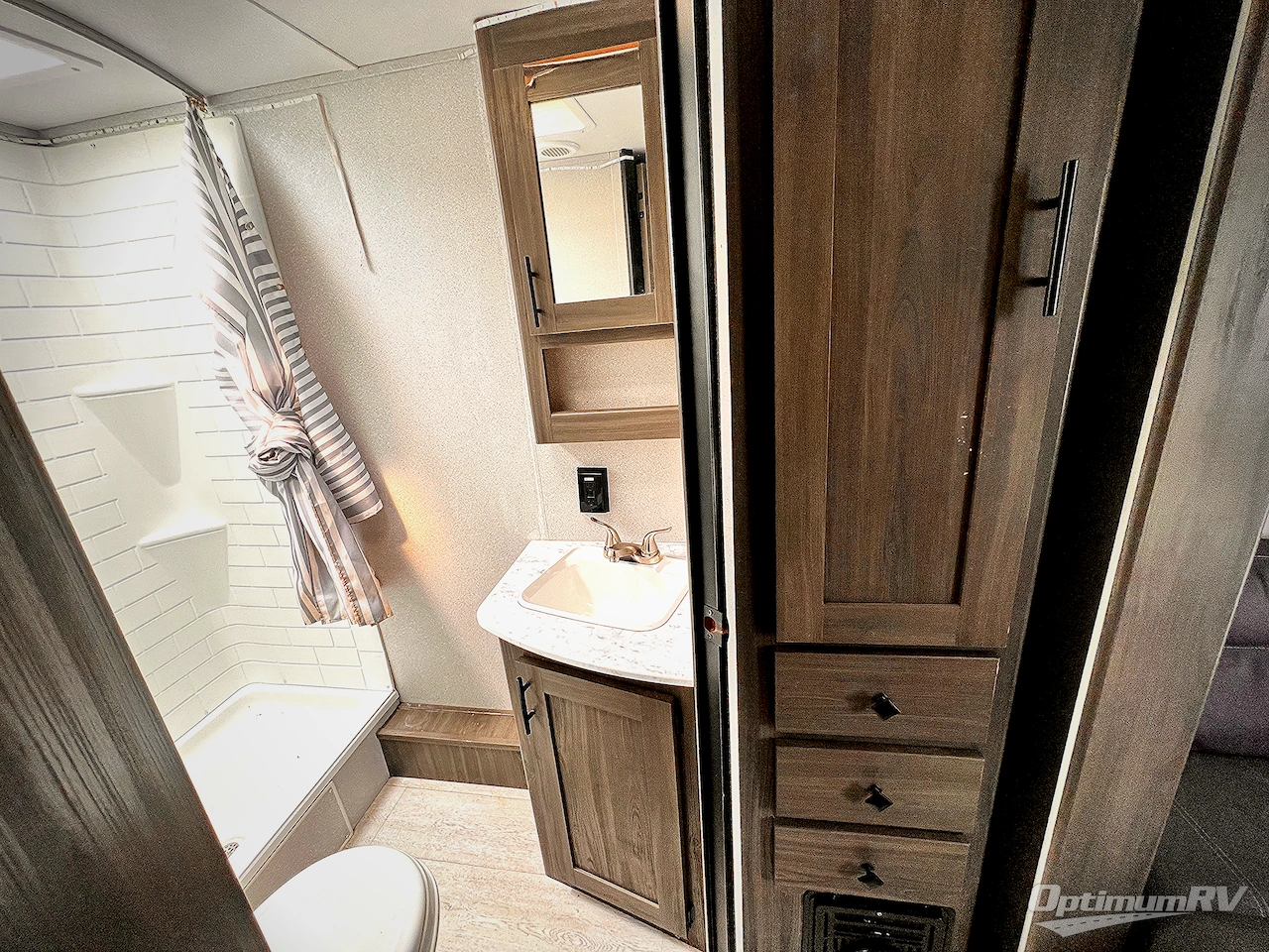 2022 Coachmen Shasta 25RS Photo 15