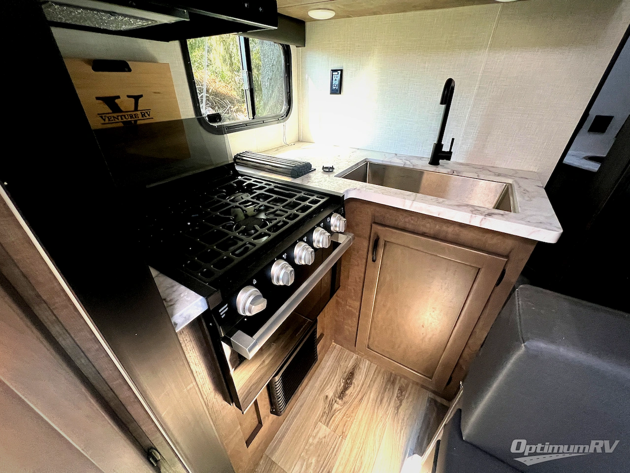 2023 Venture Sonic SN241VFL Photo 12