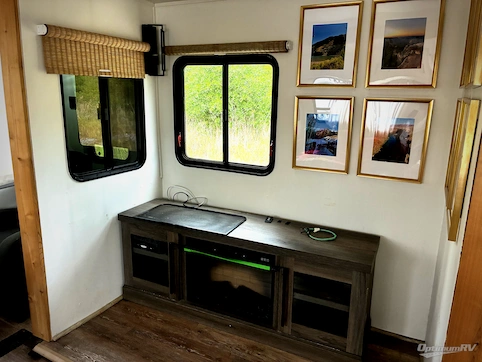 2013 Keystone Mountaineer 362RLQ RV Photo 3