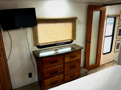 2013 Keystone Mountaineer 362RLQ RV Photo 4