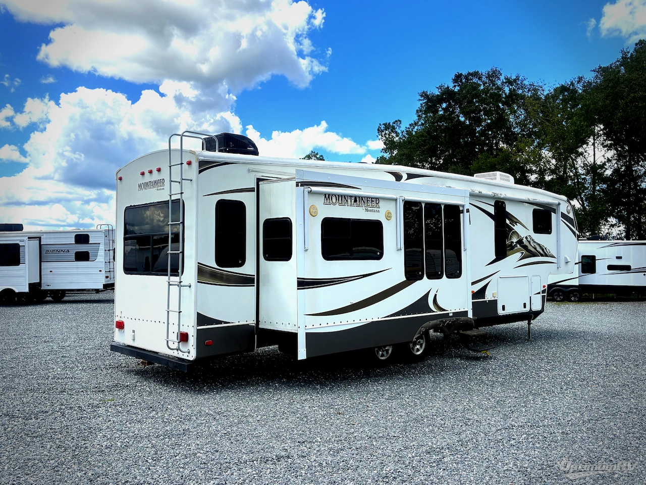 2013 Keystone Mountaineer 362RLQ Photo 15